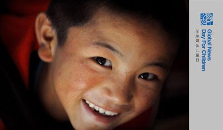 The photo taken on Oct. 24, 2009 shows the bright and clean eyes of Dainzin Gyayang, an orphan in the Lijiang Ethnic Orphanage in Lijiang City, southwest China＇s Yunnan Province. Dainzin Gyayang, a ten-year-old orphan, was brought into the Lijiang Ethnic Orphanage by Tibetan frontier guards in the autumn of 2009.(Xinhua/Qin Qing)

