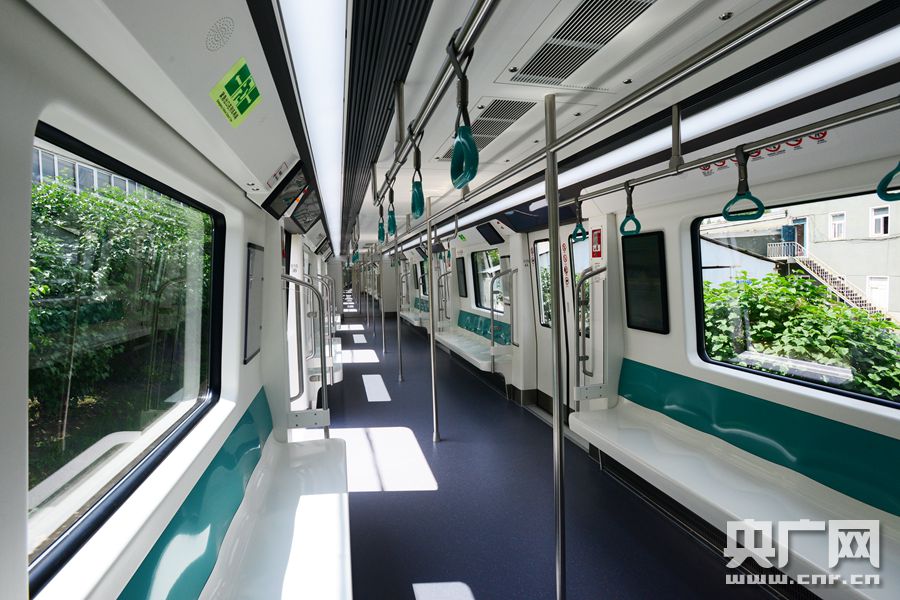 冰城加持多项“黑科技” 减重近10吨“冰城”2号线一期首列车长春下线