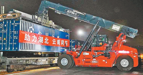 『医疗队队员』多省份医疗队在湖北——并肩作战 共担风雨