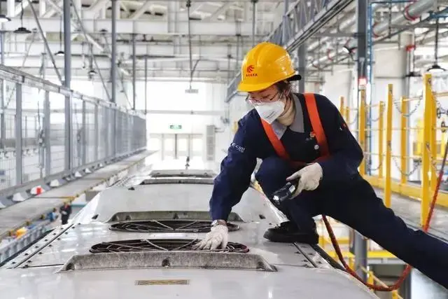 「铁路」东南西北中，青年在行动丨战“疫”中的铁路人