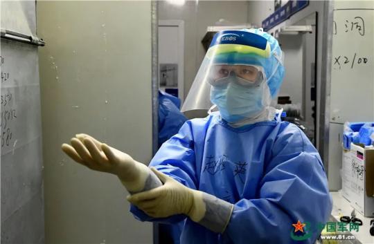 【赵玉英】用心治疗用心服务，火神山出院患者与她隔空拥抱