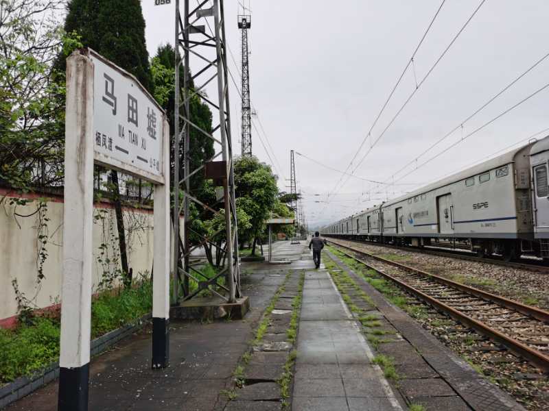 列车■信号员回忆郴州列车侧翻：事发前一分钟接到电话