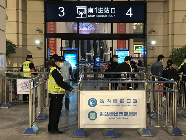 【解封】武汉“解封”之后：离汉有序开展，小区仍在严控