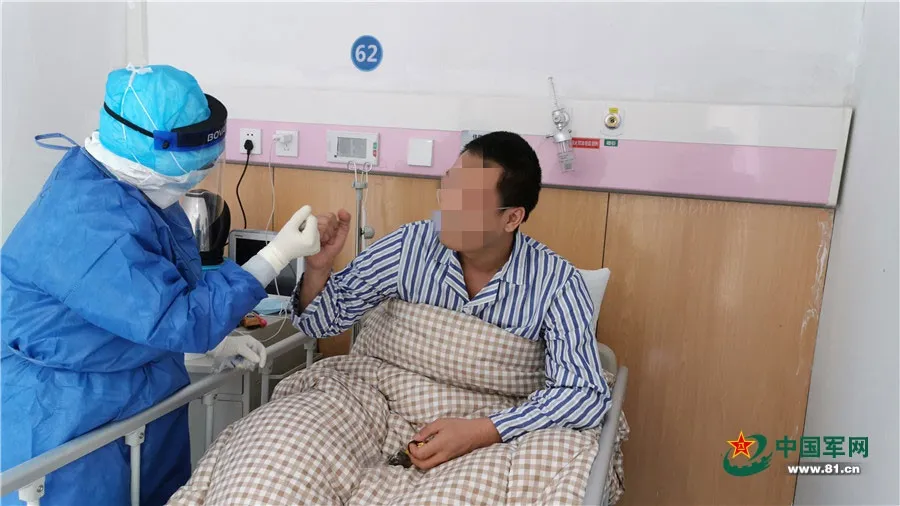 楚立云■一线抗疫群英谱丨楚立云：与患者“有缘”更有爱