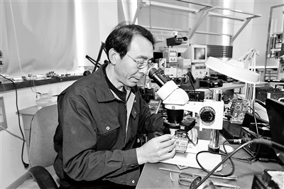 地铁信号▲从业40年，他被称为网络化地铁的“信号神医”