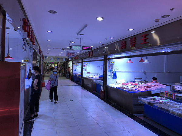 北京北京“非常时期”的疫情防控：逐户敲门排查，学生复课暂停