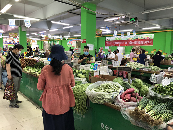 北京北京“非常时期”的疫情防控：逐户敲门排查，学生复课暂停