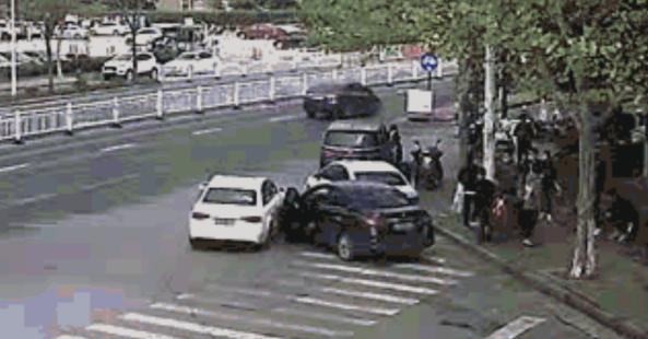 房产销售|房产销售公司街头撞车、殴打驱赶截客同行 6人被抓