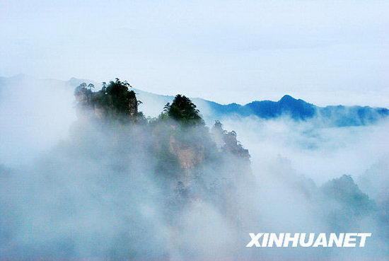 Photo&nbsp;taken&nbsp;on&nbsp;May&nbsp;16&nbsp;shows&nbsp;the&nbsp;mountains&nbsp;of&nbsp;Zhangjiajie&nbsp;National&nbsp;Forest&nbsp;Park,&nbsp;the&nbsp;famous&nbsp;tourist&nbsp;destination&nbsp;in&nbsp;central&nbsp;China's&nbsp;Hunan&nbsp;province,&nbsp;hidden&nbsp;in&nbsp;the&nbsp;misty&nbsp;clouds&nbsp;formed&nbsp;after&nbsp;a&nbsp;rainfall,&nbsp;presenting&nbsp;a&nbsp;spectacular&nbsp;scene&nbsp;as&nbsp;in&nbsp;a&nbsp;traditional&nbsp;Chinese&nbsp;brush&nbsp;painting.&nbsp;[Photo:Xinhuanet]