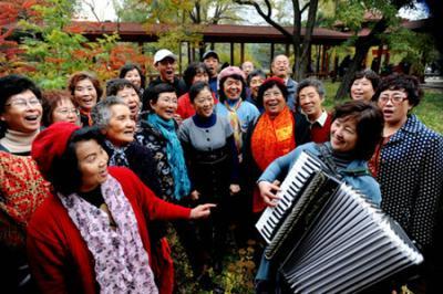 Members&nbsp;of&nbsp;a&nbsp;chorus&nbsp;formed&nbsp;by&nbsp;local&nbsp;seniors&nbsp;practice&nbsp;their&nbsp;program&nbsp;on&nbsp;the&nbsp;eve&nbsp;of&nbsp;the&nbsp;Double&nbsp;Ninth&nbsp;Festival,&nbsp;also&nbsp;Senior’s&nbsp;Day,&nbsp;in&nbsp;Shenyang,&nbsp;northeast&nbsp;China’s&nbsp;Liaoning&nbsp;province&nbsp;on&nbsp;October&nbsp;25,&nbsp;2009.&nbsp;The&nbsp;festival&nbsp;falls&nbsp;on&nbsp;the&nbsp;ninth&nbsp;day&nbsp;of&nbsp;the&nbsp;ninth&nbsp;lunar&nbsp;month.&nbsp;China&nbsp;marks&nbsp;the&nbsp;day&nbsp;to&nbsp;respect&nbsp;and&nbsp;help&nbsp;seniors.&nbsp;[CFP]