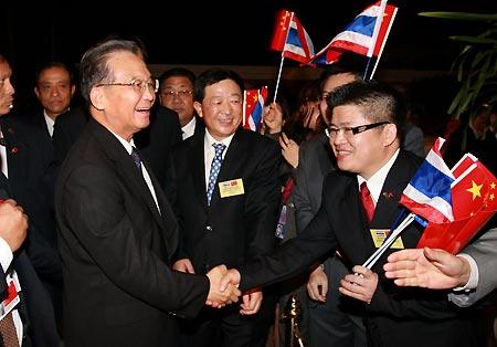 China's&nbsp;Premier&nbsp;Wen&nbsp;Jiabao&nbsp;(L&nbsp;Front)&nbsp;arrives&nbsp;in&nbsp;Hua&nbsp;Hin,&nbsp;Thailand,&nbsp;Oct.&nbsp;23,&nbsp;2009&nbsp;for&nbsp;a&nbsp;series&nbsp;of&nbsp;meetings&nbsp;related&nbsp;to&nbsp;the&nbsp;Association&nbsp;of&nbsp;Southeast&nbsp;Asian&nbsp;Nations.&nbsp;(Xinhua/Pang&nbsp;Xinglei)