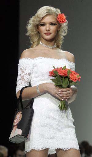 Wedding dress collections displayed at Moscow Fashion Week  CCTV-International