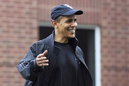 U.S.&nbsp;President&nbsp;Barack&nbsp;Obama&nbsp;gestures&nbsp;as&nbsp;he&nbsp;departs&nbsp;after&nbsp;playing&nbsp;basketball&nbsp;at&nbsp;Fort&nbsp;McNair&nbsp;in&nbsp;Washington,&nbsp;October&nbsp;31,&nbsp;2009.(Xinhua/Reuters&nbsp;Photo)