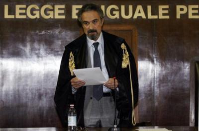 Judge&nbsp;Oscar&nbsp;Magi&nbsp;reads&nbsp;the&nbsp;sentence&nbsp;during&nbsp;the&nbsp;trial&nbsp;of&nbsp;Abu&nbsp;Omar&nbsp;in&nbsp;Milan&nbsp;November&nbsp;4,&nbsp;2009.&nbsp;[Agencies]