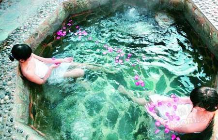 Going&nbsp;to&nbsp;a&nbsp;hot&nbsp;spring&nbsp;always&nbsp;offers&nbsp;a&nbsp;truly&nbsp;relaxing&nbsp;getaway&nbsp;from&nbsp;the&nbsp;pressure&nbsp;of&nbsp;work&nbsp;and&nbsp;daily&nbsp;life.&nbsp;[Photo:&nbsp;sg.com.cn]
