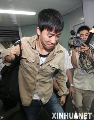 China's&nbsp;star&nbsp;hurdler&nbsp;Liu&nbsp;Xiang&nbsp;arrived&nbsp;in&nbsp;Guangzhou&nbsp;on&nbsp;Monday&nbsp;to&nbsp;attend&nbsp;the&nbsp;18th&nbsp;Asian&nbsp;Athletics&nbsp;Championships.&nbsp;(Xinhua&nbsp;Photo)