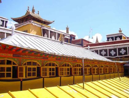 Lhasa&nbsp;is&nbsp;an&nbsp;ancient&nbsp;city&nbsp;which&nbsp;has&nbsp;about&nbsp;1,400&nbsp;year’s&nbsp;history.&nbsp;The&nbsp;population&nbsp;was&nbsp;less&nbsp;than&nbsp;30,000&nbsp;when&nbsp;it&nbsp;was&nbsp;peacefully&nbsp;liberated&nbsp;in&nbsp;1951.&nbsp;The&nbsp;so-called&nbsp;city&nbsp;at&nbsp;that&nbsp;time&nbsp;was&nbsp;referring&nbsp;to&nbsp;Barkhor&nbsp;Street&nbsp;and&nbsp;the&nbsp;place&nbsp;around&nbsp;it&nbsp;which&nbsp;was&nbsp;less&nbsp;than&nbsp;3&nbsp;square&nbsp;kilometers.&nbsp;After&nbsp;Tibet&nbsp;Autonomous&nbsp;Region&nbsp;was&nbsp;established&nbsp;in&nbsp;1965,&nbsp;Lhasa&nbsp;was&nbsp;set&nbsp;as&nbsp;the&nbsp;capital&nbsp;of&nbsp;Tibet&nbsp;Autonomous&nbsp;Region.