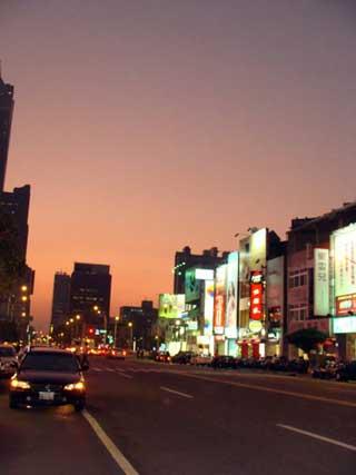Kaohsiung&nbsp;at&nbsp;dusk.&nbsp;[Photo:&nbsp;CRIENGLISH.com]