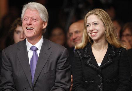 Former&nbsp;U.S.&nbsp;President&nbsp;Bill&nbsp;Clinton&nbsp;(L)&nbsp;and&nbsp;his&nbsp;daughter&nbsp;Chelsea&nbsp;listen&nbsp;as&nbsp;British&nbsp;Prime&nbsp;Minister&nbsp;Gordon&nbsp;Brown&nbsp;(not&nbsp;pictured)&nbsp;speaks&nbsp;during&nbsp;the&nbsp;Clinton&nbsp;Global&nbsp;Initiative&nbsp;in&nbsp;New&nbsp;York&nbsp;September&nbsp;26,&nbsp;2008.(Xinhua/Reuters&nbsp;File&nbsp;Photo)