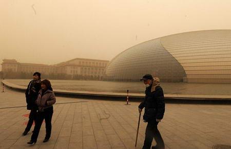 The&nbsp;biggest&nbsp;sandstorm&nbsp;so&nbsp;far&nbsp;this&nbsp;year&nbsp;hit&nbsp;Beijing&nbsp;again&nbsp;on&nbsp;March&nbsp;22,&nbsp;says&nbsp;the&nbsp;National&nbsp;Meteorological&nbsp;Center.&nbsp;It&nbsp;issued&nbsp;a&nbsp;sandstorm&nbsp;blue&nbsp;alert&nbsp;at&nbsp;6&nbsp;a.m.&nbsp;March&nbsp;22.&nbsp;