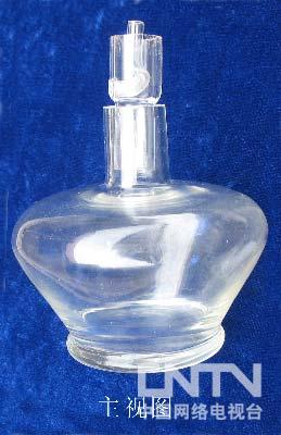 创新点是在酒精灯的灯芯座中增加一导气管