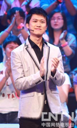 墙视主持人:朱迅、强子_CNTV.cn