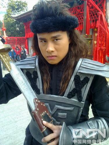 《孔雀翎》挤上央一新年档 姚雨鑫变身冷面杀