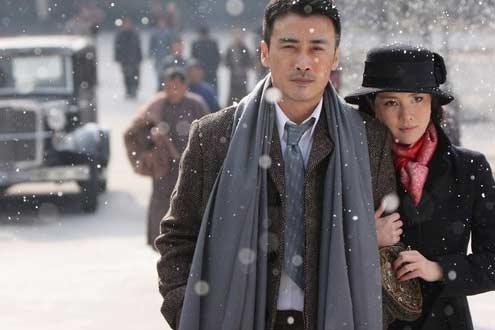 张嘉译柳云龙终极对峙 《告密者》登陆上海荧