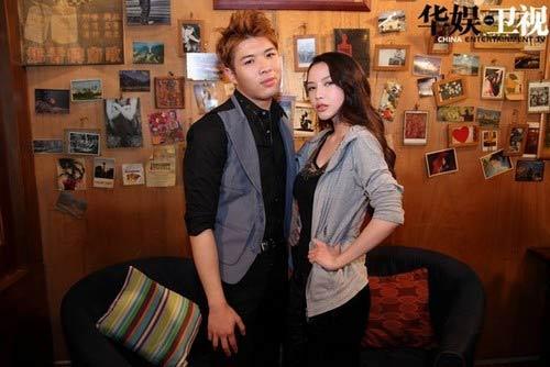 林峰<em>艳照门</em><em>女主角潘霜霜</em>接受专访 再爆猛料-