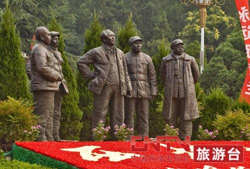 西柏坡的伟人塑像