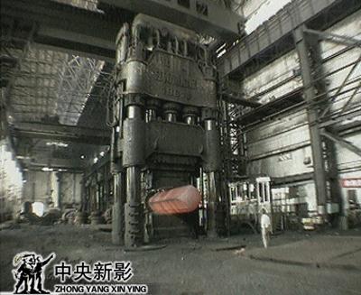 第一台万吨水压机