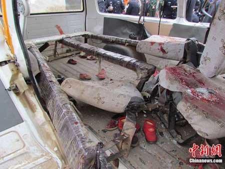 甘肃庆阳教育局:肇事校车超载早有发现 勒令整