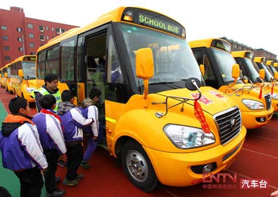 小学生学区上车v学区秩序小学校车天正图片
