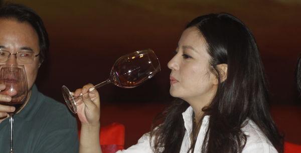 金陵十三钗票房总收入_画皮2票房收入(2)