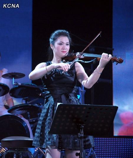 朝鲜确认 金正恩 已经 结婚  妻子是乐团歌手(图)_