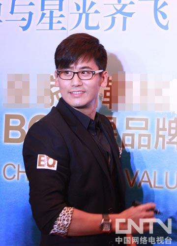 于晓光时尚豹纹西装
