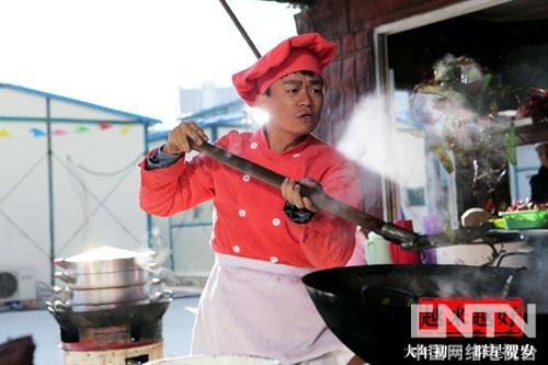 草根厨师哥王宝强散发无