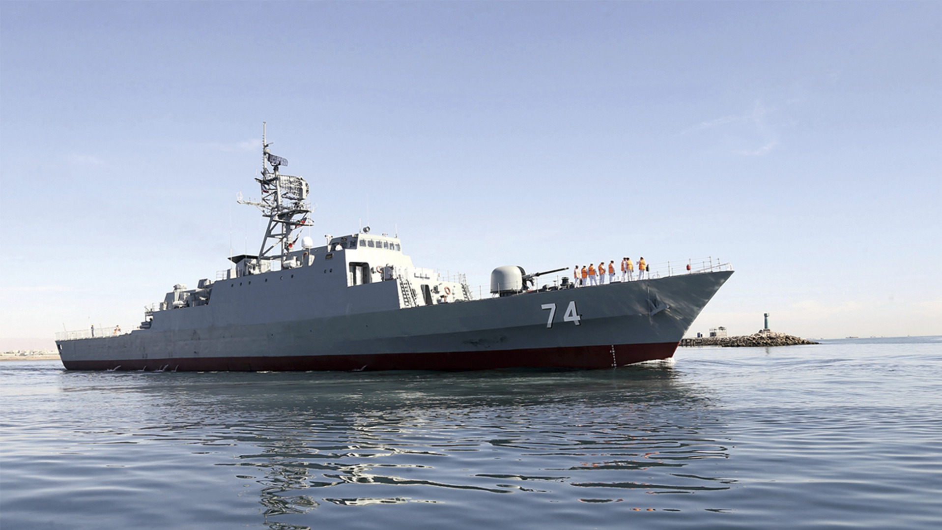 伊朗霍尔木兹海峡军演最新“征服者”潜艇首亮相