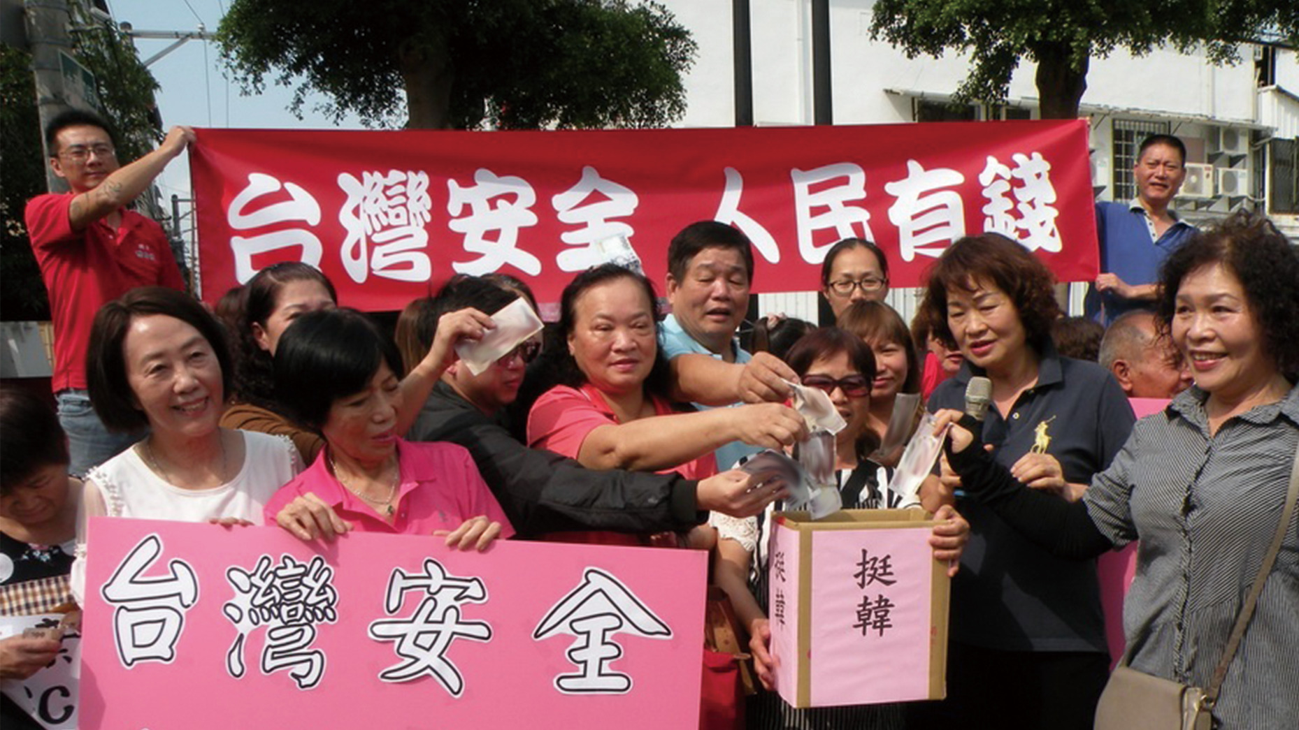 台中摊商集资挺韩国瑜豪气喊：50万罚款我们买单