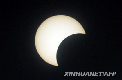 Images of annular solar eclipse in Sri Lanka 