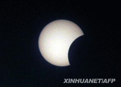 Images of annular solar eclipse in Sri Lanka 