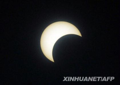 Images of annular solar eclipse in Sri Lanka 