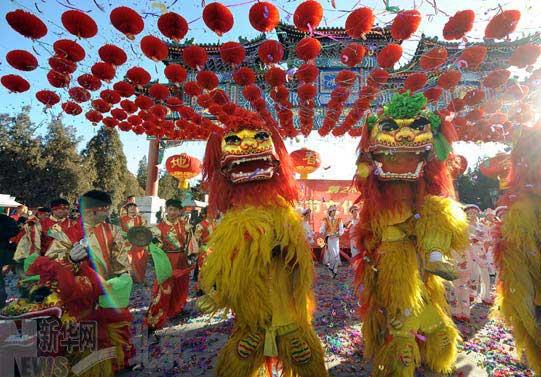 Temple fairs still hot destinations during festival in Beijing