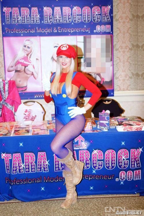 胸大<em>肥臀</em>的马里奥!国外<em>美女</em>作家性感写真欣赏