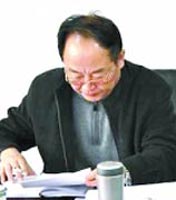 烏小青：市高院原執行局局長