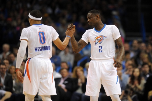 威少30+11+17送9失误 洛瑞15中5雷霆主场擒猛