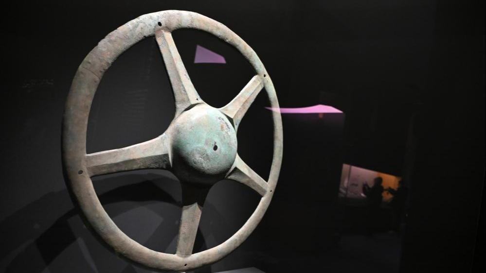 Exhibition showcasing ancient Shu civilization kicks off in Beijing