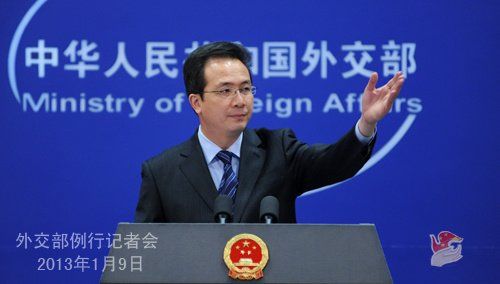 2013年1月9日，外交部发言人洪磊主持例行记者会。