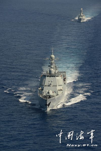 海军南海舰队远海训练编队在钓鱼岛附近海域巡航。