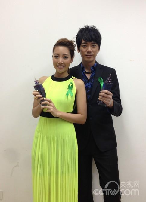 信A-Lin合唱《狂风里拥抱》为雅安祈福